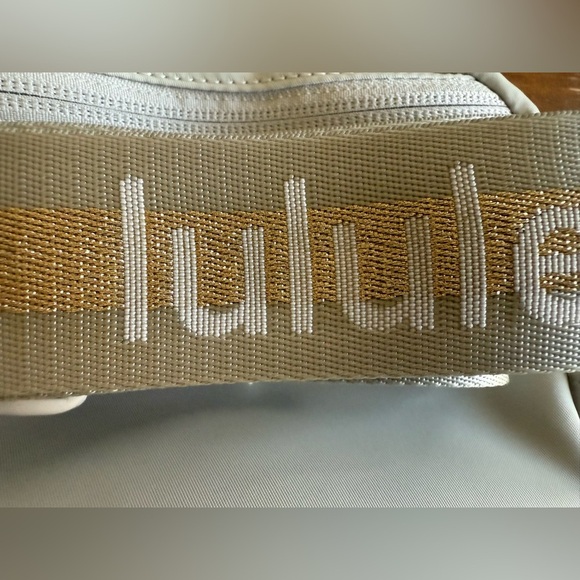 Lululemon Everywhere Belt Bag 1L Wordmark Vapor/Gold/White Designed Casual New - Picture 9 of 12